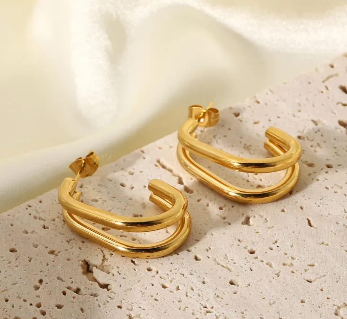 Elegant Golden Earrings - Image 3