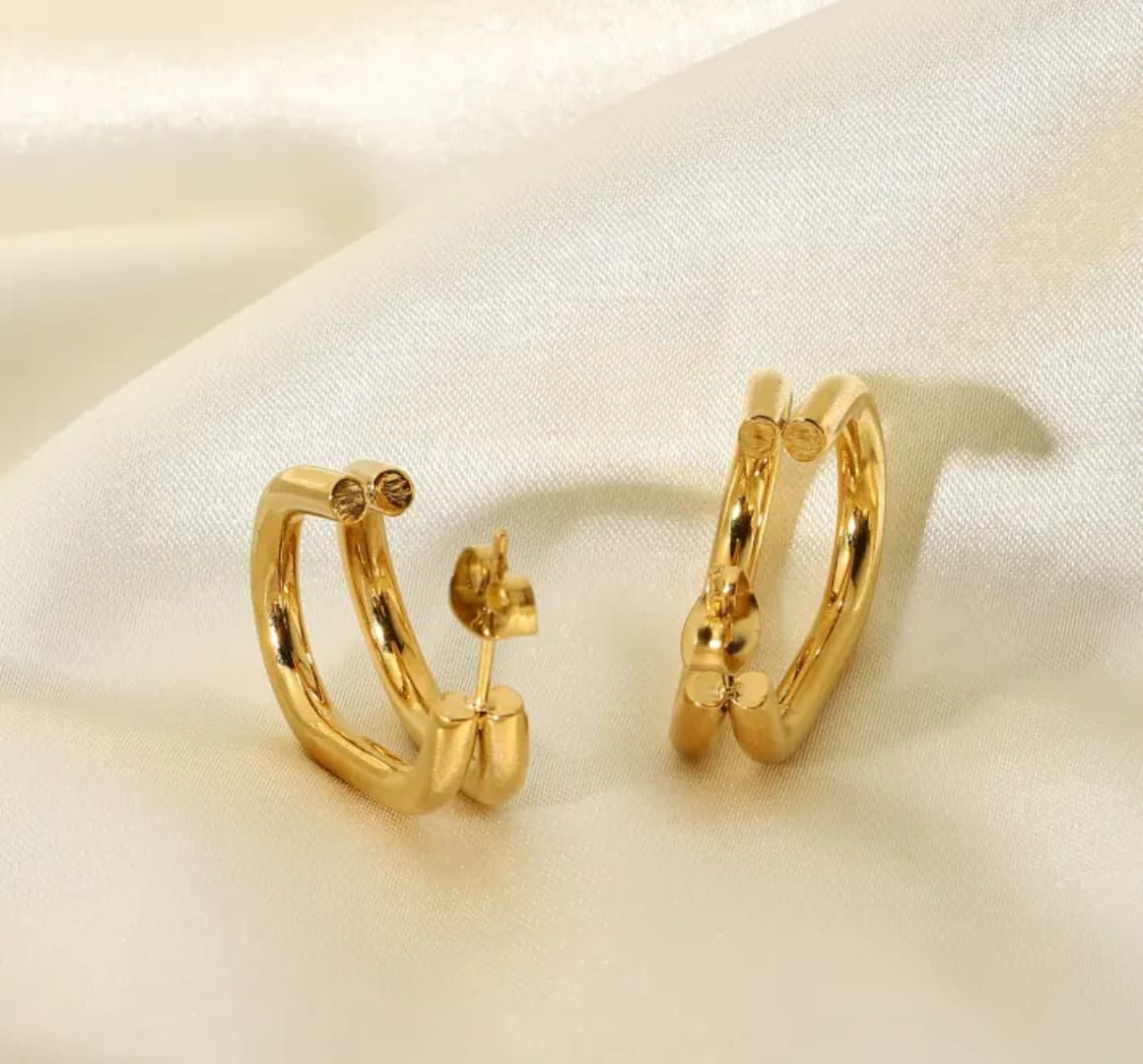 Elegant Golden Earrings - Image 2